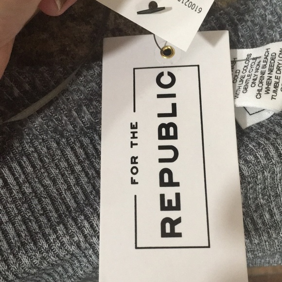 New With Tags Gray Color Long Sleeve Sweater Top - Picture 10 of 10